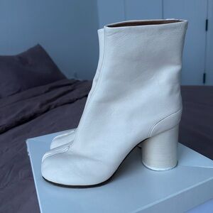 Maison Martin Margiela Off-White Tabi Leather Ankle Boots